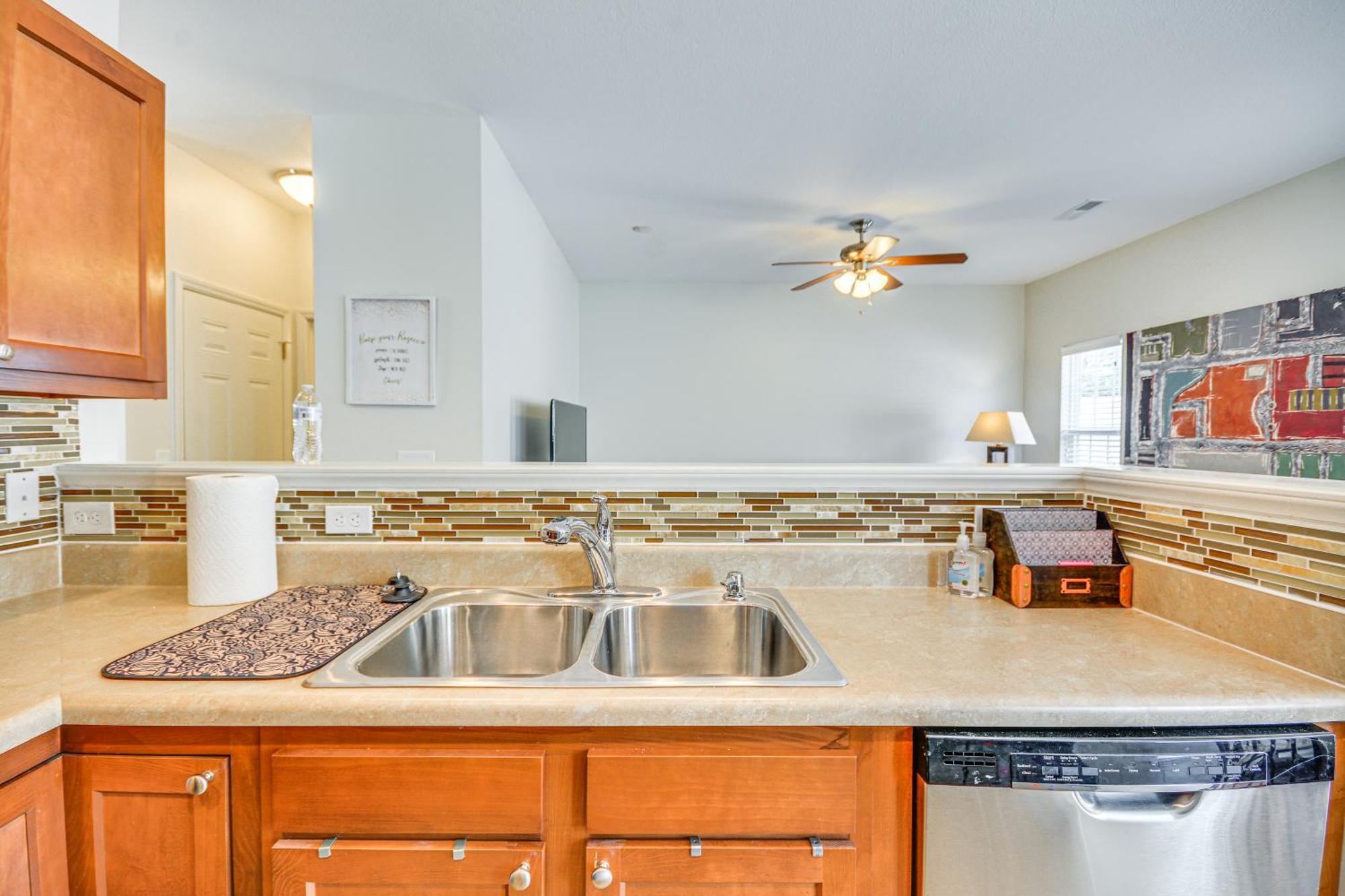 Cozy Greensboro Townhome With Community Pool And Grill Exterior photo