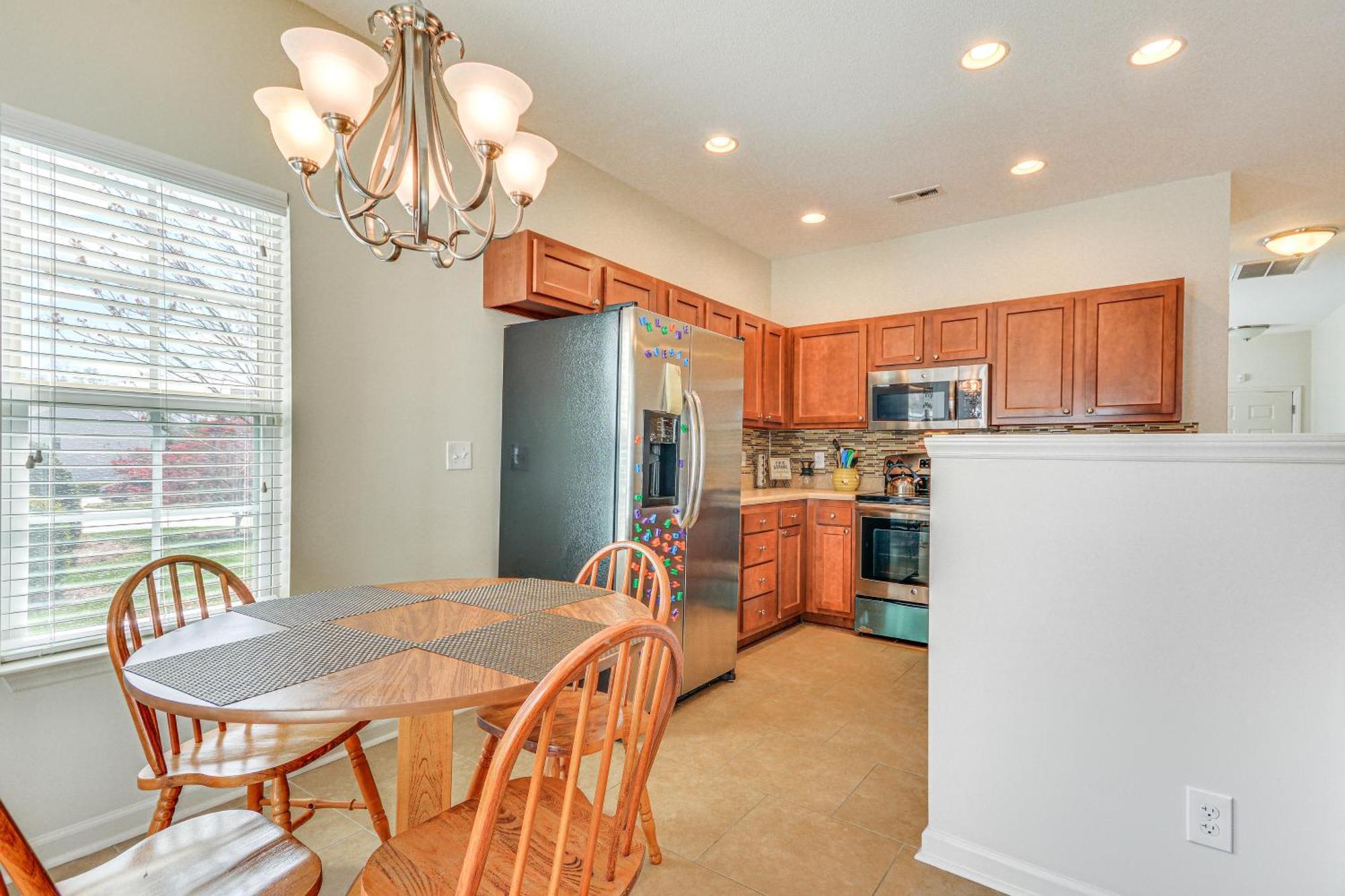 Cozy Greensboro Townhome With Community Pool And Grill Exterior photo
