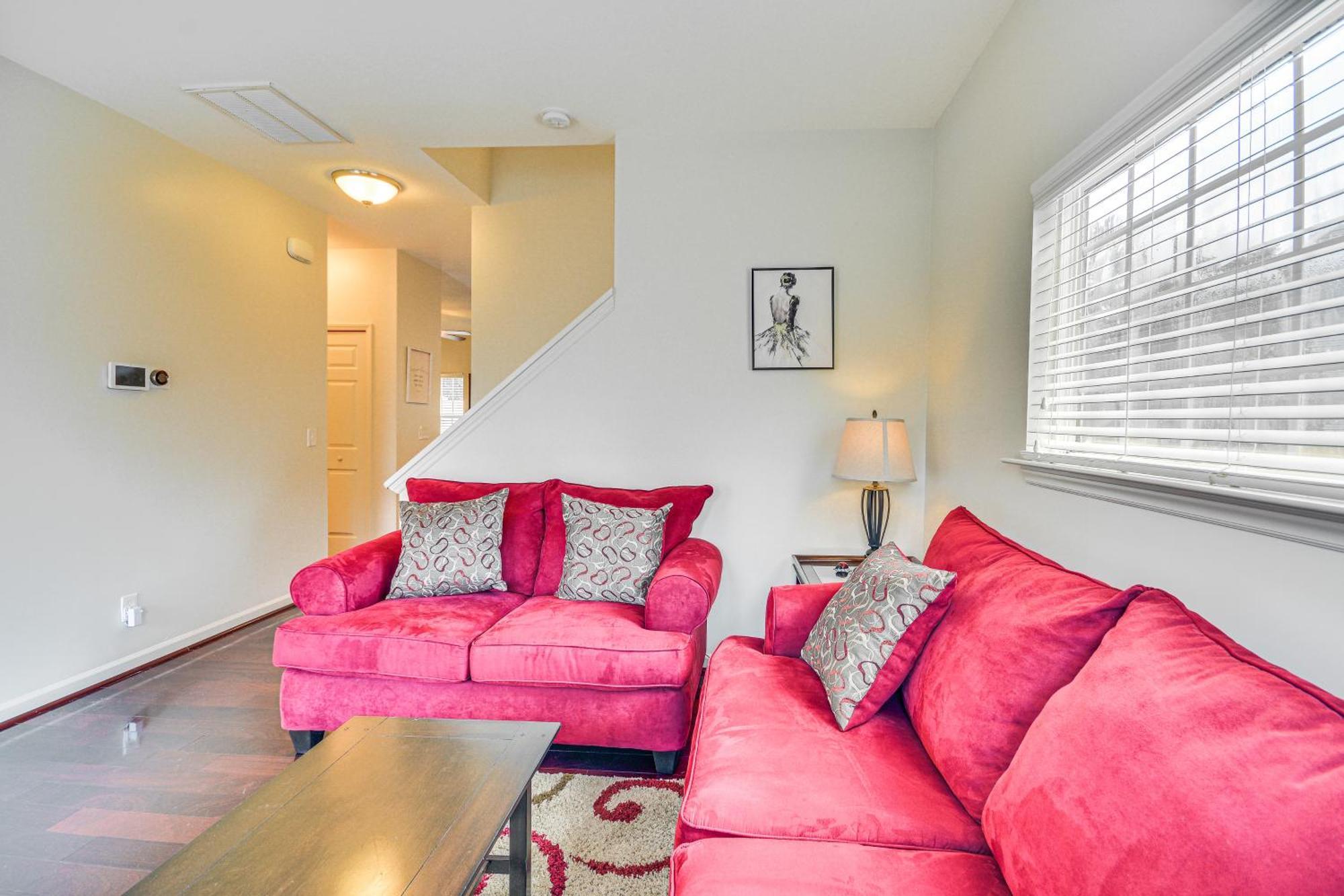 Cozy Greensboro Townhome With Community Pool And Grill Exterior photo