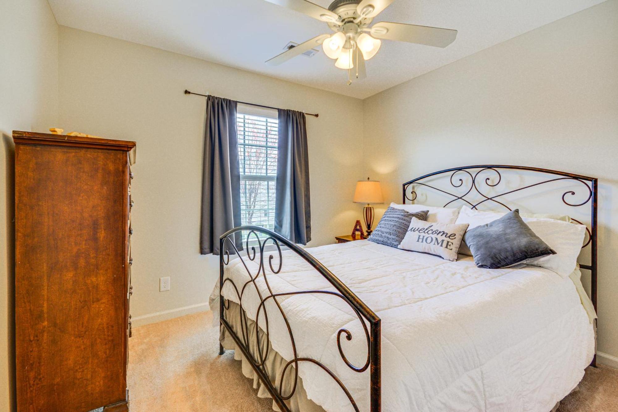 Cozy Greensboro Townhome With Community Pool And Grill Exterior photo
