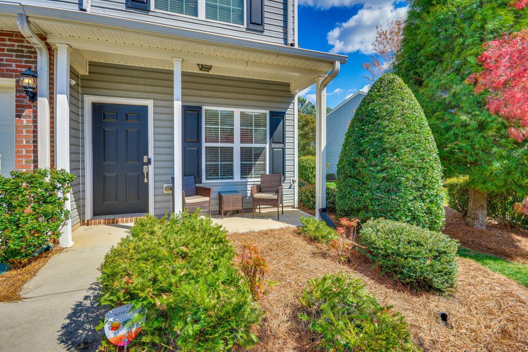 Cozy Greensboro Townhome With Community Pool And Grill Exterior photo